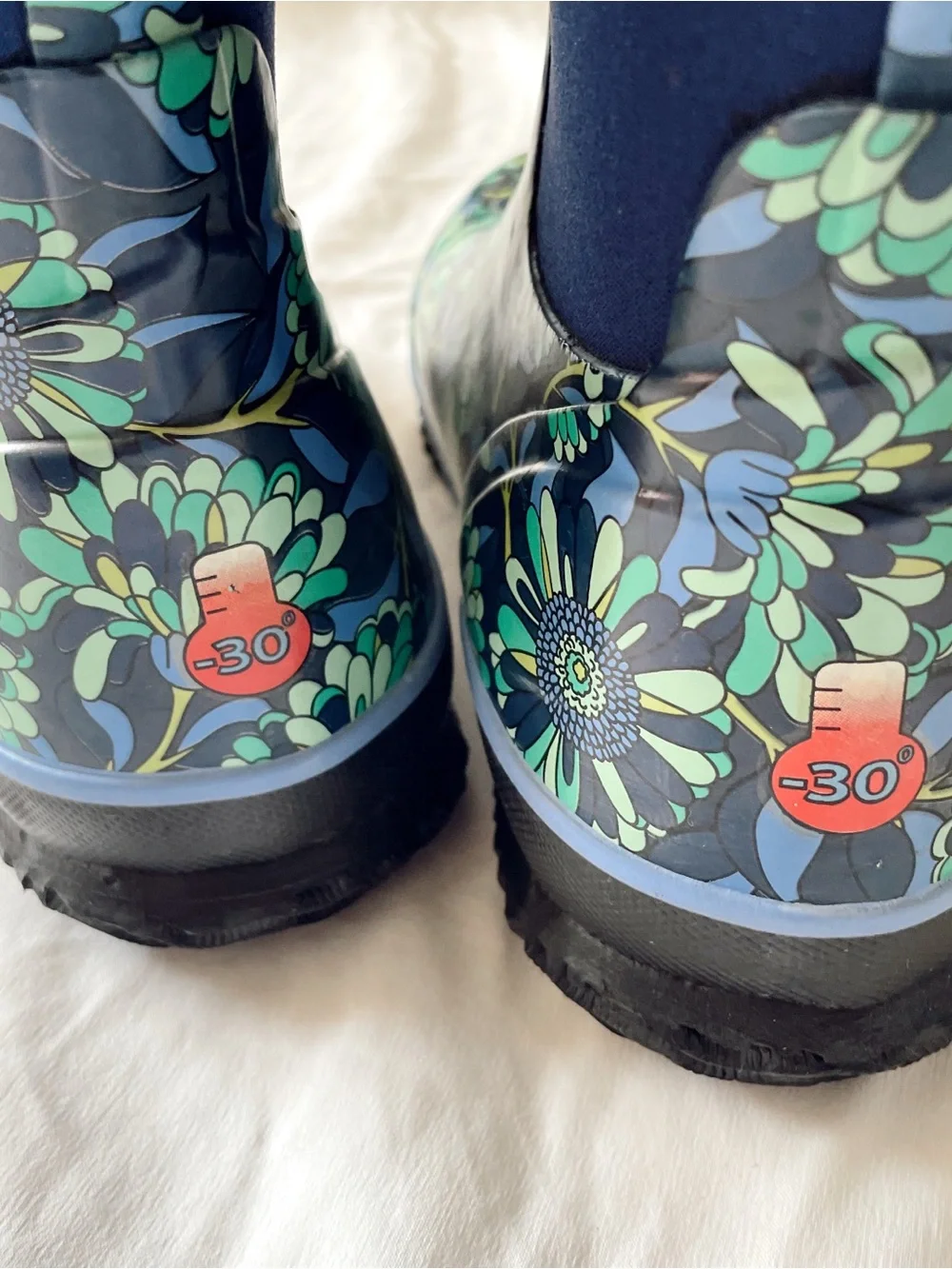 BOGS Boot Winter Snow Rain Insulated Floral Blue Green Classic High Top Navy
